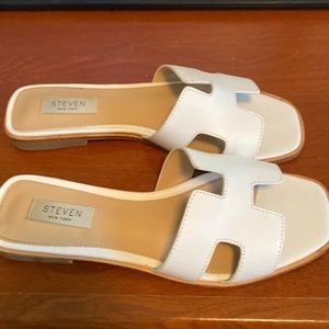 Steve Madden Hadyn white leather sandals. Great condition like new.